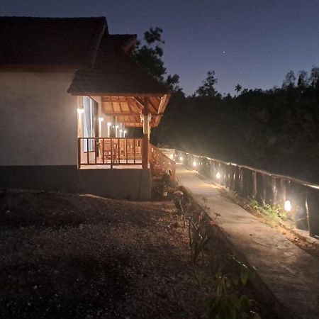 Vina Bungalow Toyapakeh Esterno foto