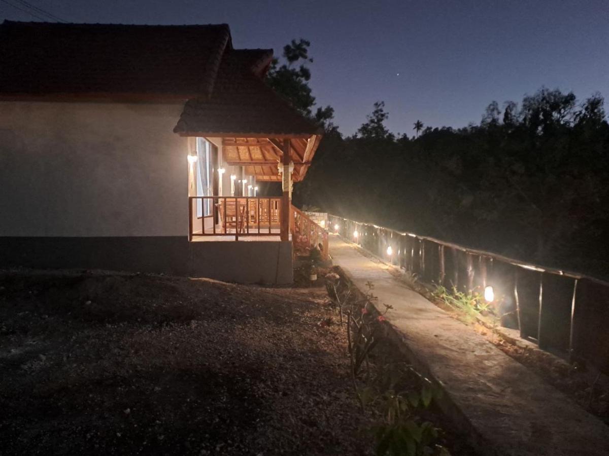 Vina Bungalow Toyapakeh Esterno foto